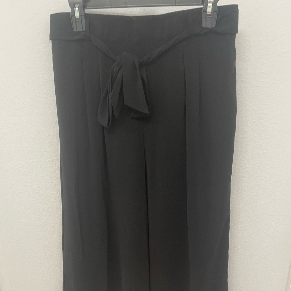 Zara cropped black wide leg pants with pockets. Elastic back. Tie front
